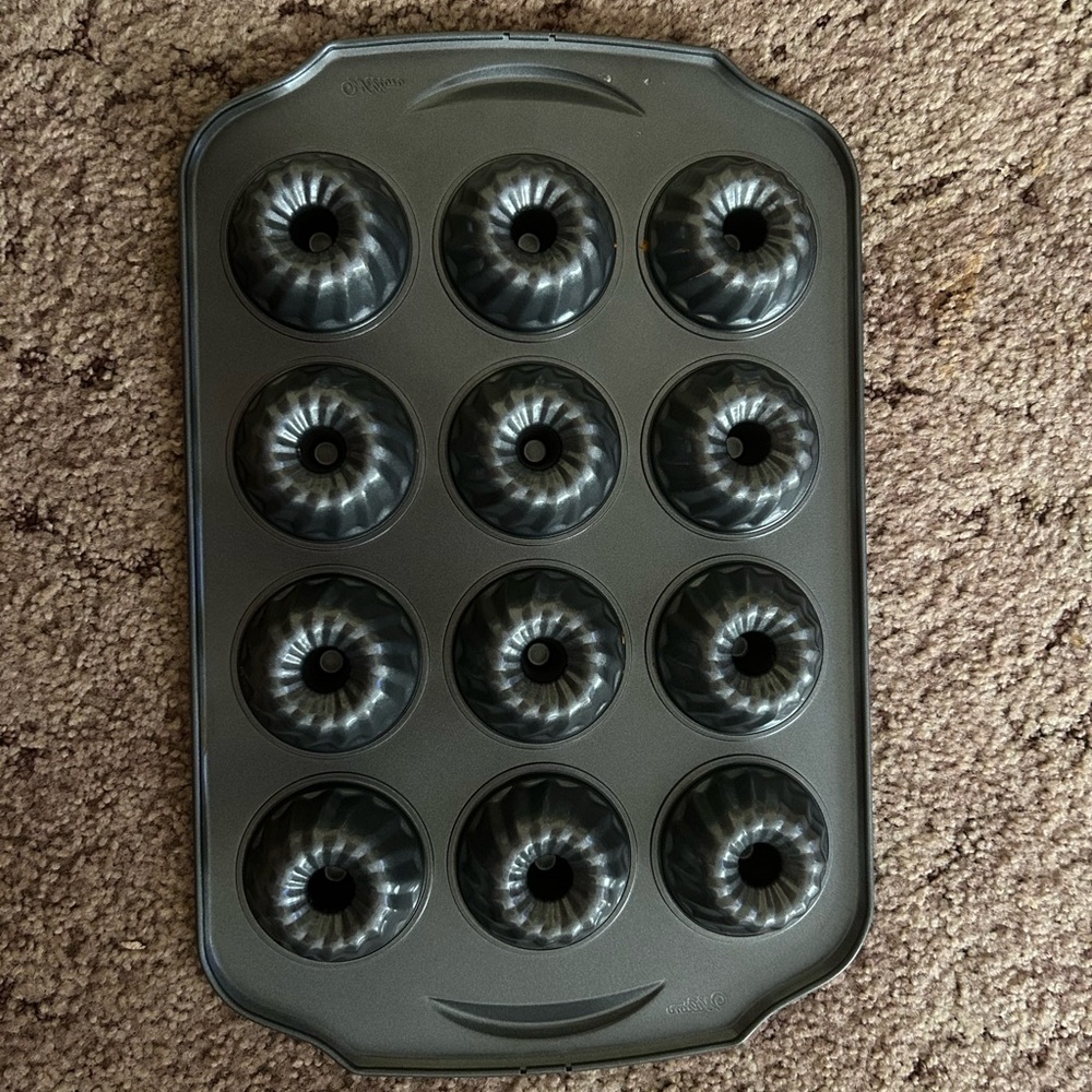 Wilton-Non-Stick Mini Fluted Tube Cake Pan - Picture 3 of 3